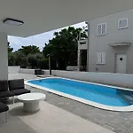 Plesa With Office And Private Pool * Povljana