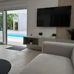 Plesa With Office And Private Pool Villa