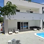 Plesa With Office And Private Pool Villa