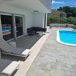 Plesa With Office And Private Pool *
