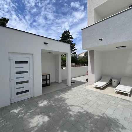 Plesa With Office And Private Pool Vila *