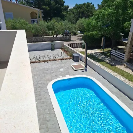 Plesa With Office And Private Pool Povljana
