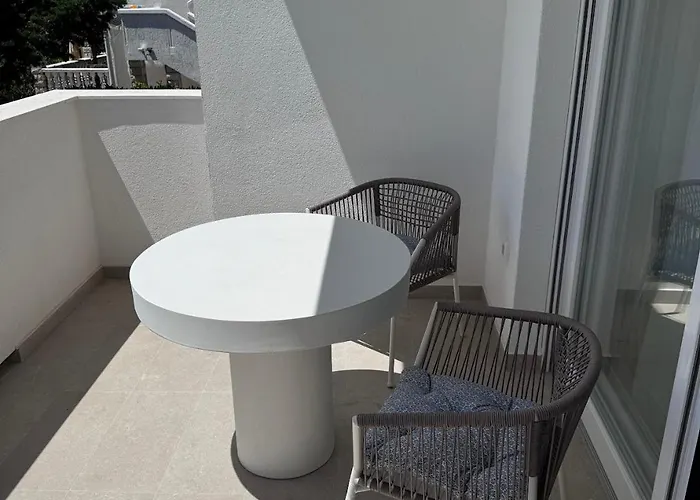 Plesa With Office And Private Pool Povljana