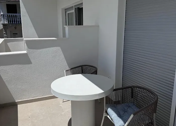 Plesa With Office And Private Pool Vila Povljana