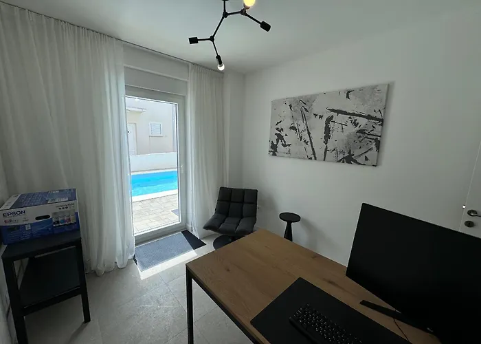 Plesa With Office And Private Pool