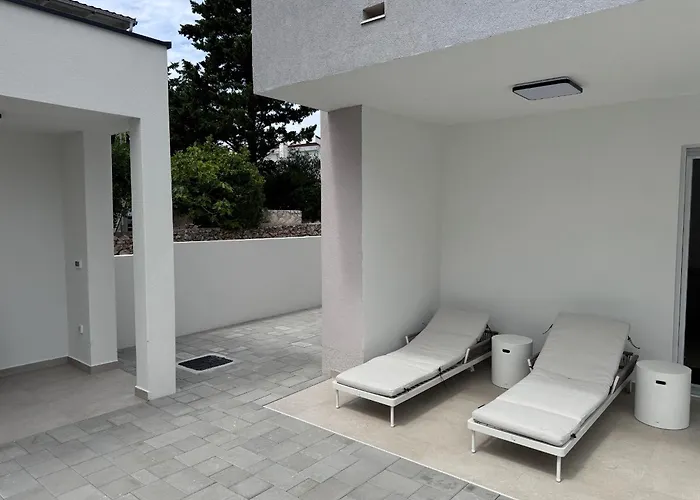 Plesa With Office And Private Pool *