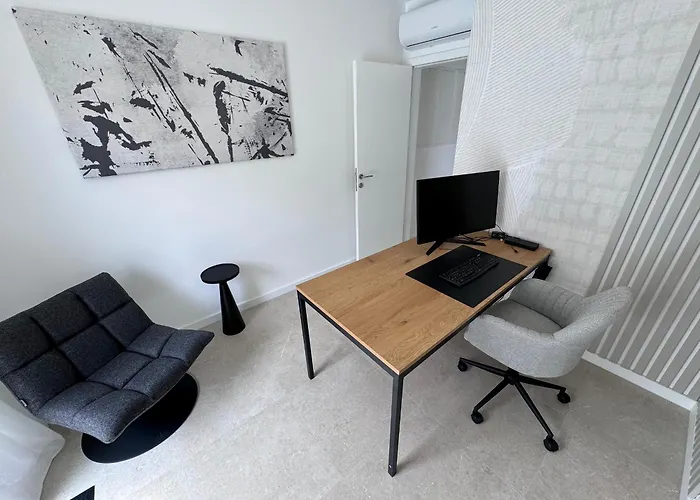 Plesa With Office And Private Pool Povljana