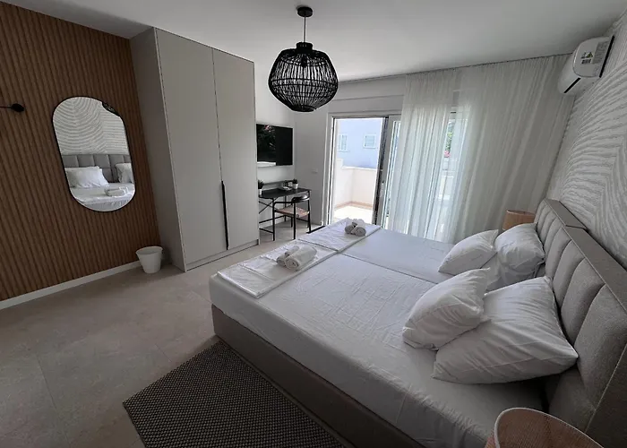 Plesa With Office And Private Pool Villa