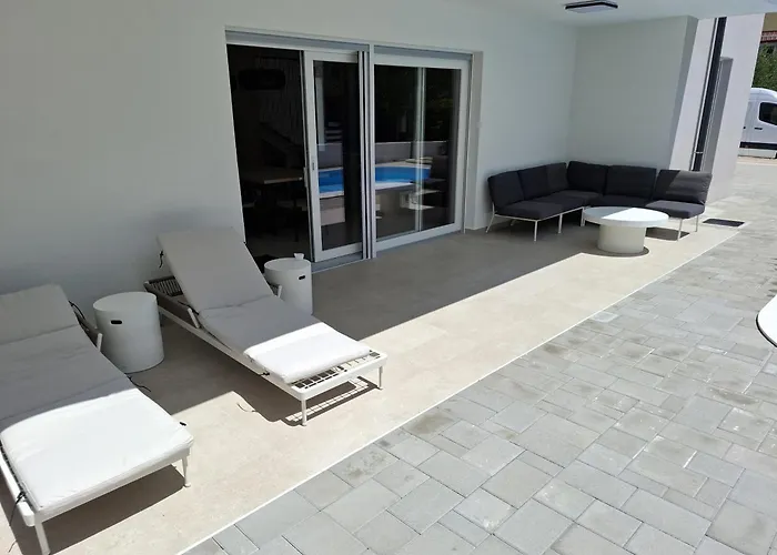 Plesa With Office And Private Pool Vila