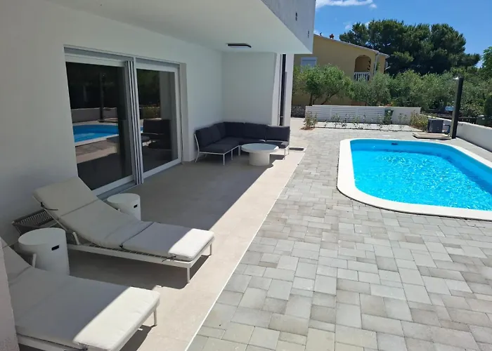 Plesa With Office And Private Pool *