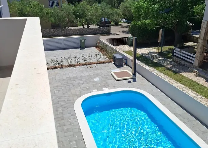 Plesa With Office And Private Pool Povljana