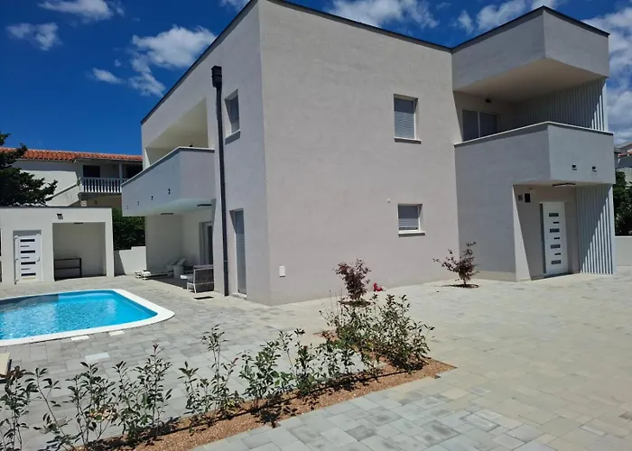 Plesa With Office And Private Pool