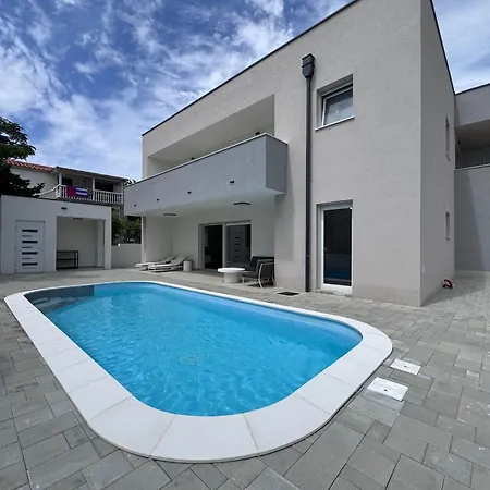 Plesa With Office And Private Pool *