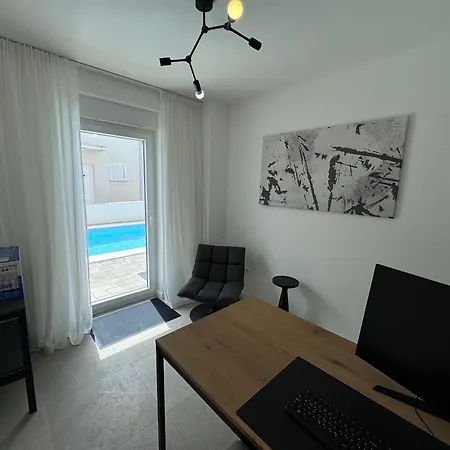 Plesa With Office And Private Pool