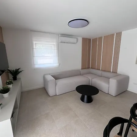 Plesa With Office And Private Pool Villa