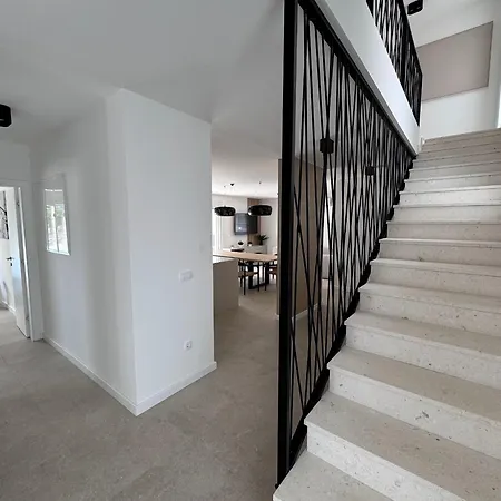 Plesa With Office And Private Pool Villa *