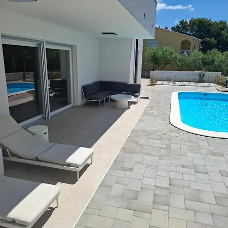 Plesa With Office And Private Pool *